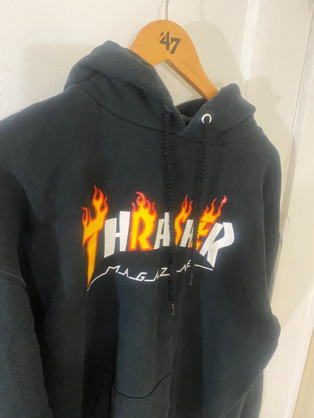Vintage Thrasher Unisex Black Hooded Skater Sweater Skateboarding - Medium